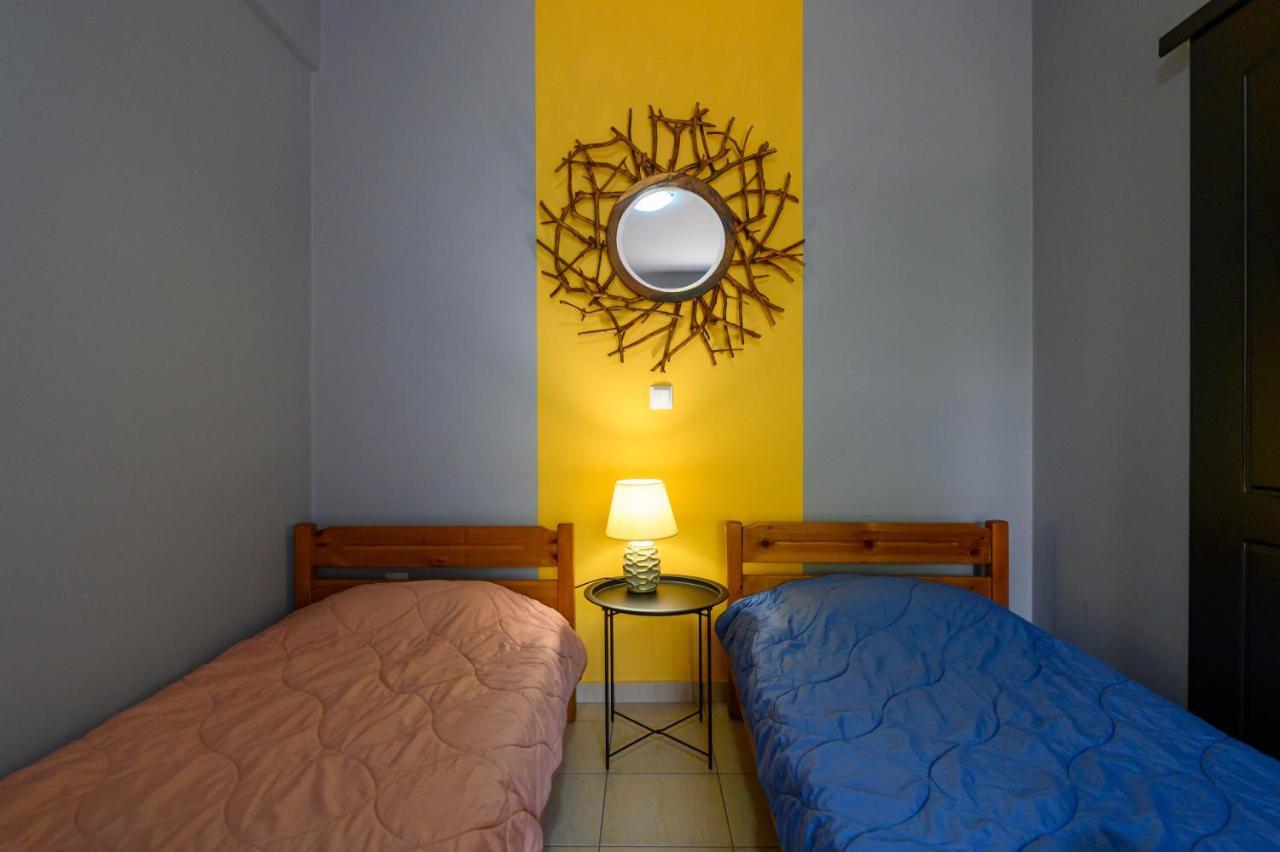 Rea Apartment II "1Minute From The Beach" Kalamata Exterior photo